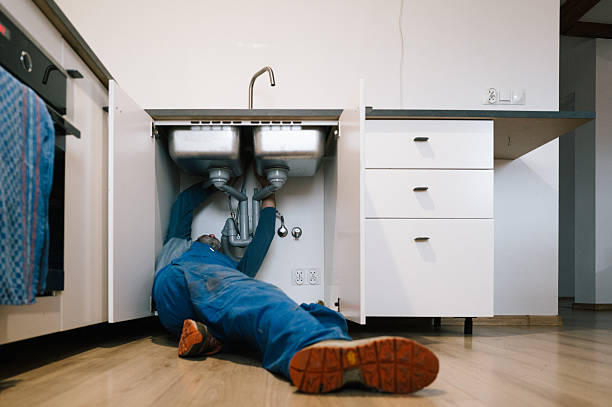 Professional Emergency Plumber technician working in El Dorado, CA